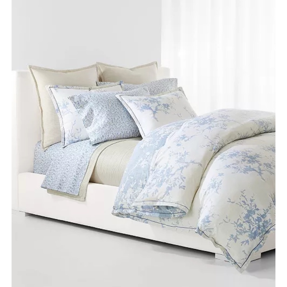 Lauren Ralph Lauren Eva Collection
Eva 230 Thread Count  2-Piece Duvet Cover Set